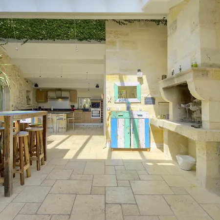 Holiday home La Demeure - Incroyable Maison En Bord De Dordogne Saint-Loubes